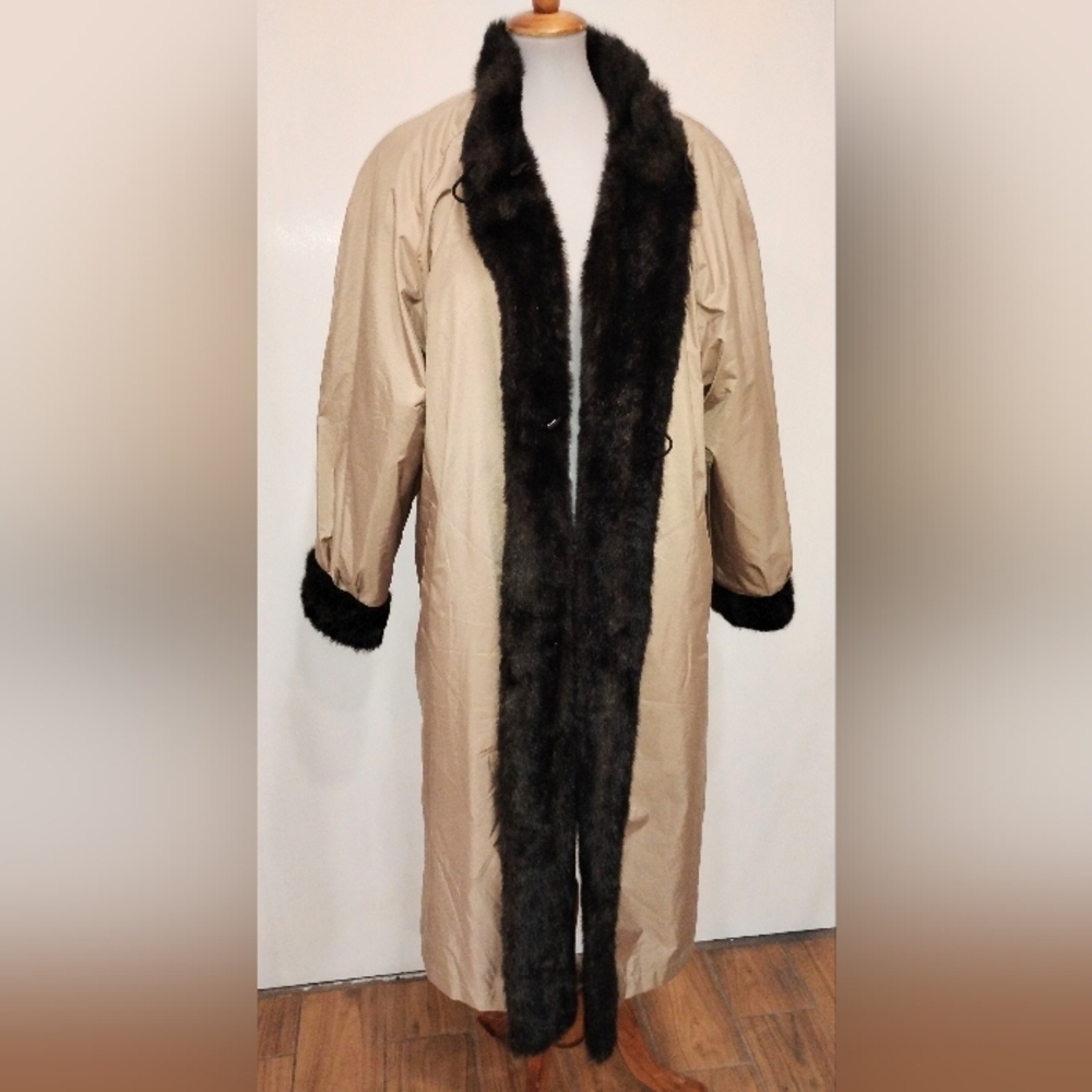 REVERSIBLE FAUX FUE MAXI COAT